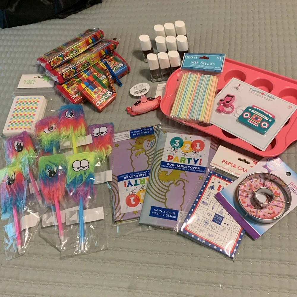 Party Up Girls 40 Pc Party Set NEW Fur Pens Tablecloths Bingo/Prizes & much more